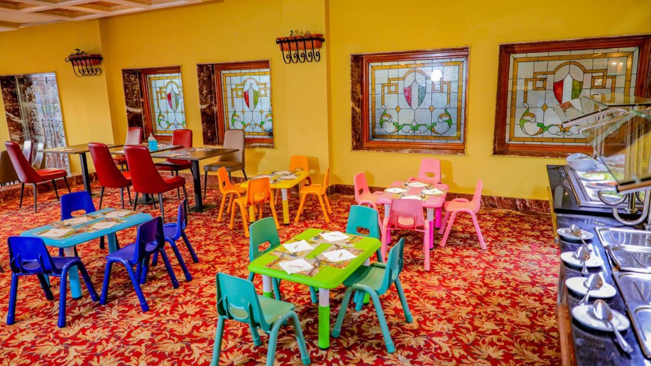 Titanic Palace Families And Couples Only Hurghada Exterior photo The restaurant's interior
